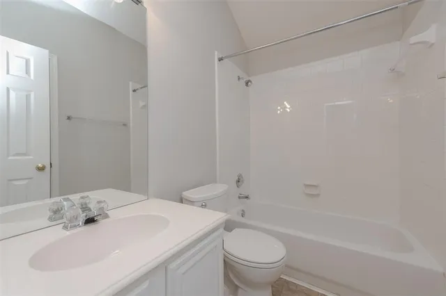 a view of a backyard with barn