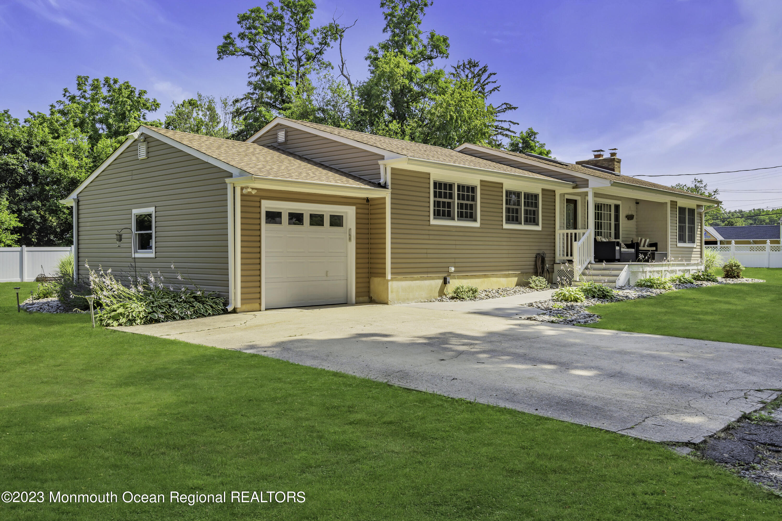 3 Allen Terrace New Egypt, NJ 08533 - Photo 4 of 97 a front view of a house with garden