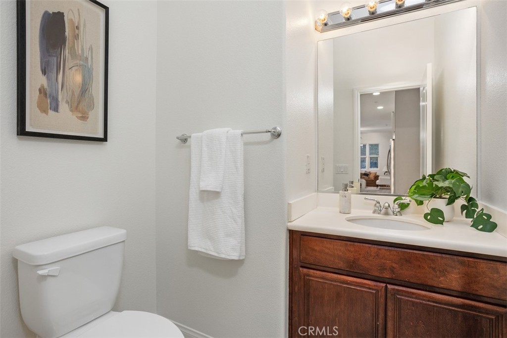608 Inverlochy Drive Fallbrook, CA 92028 - Photo 35 of 52 a bathroom with a toilet a sink and mirror
