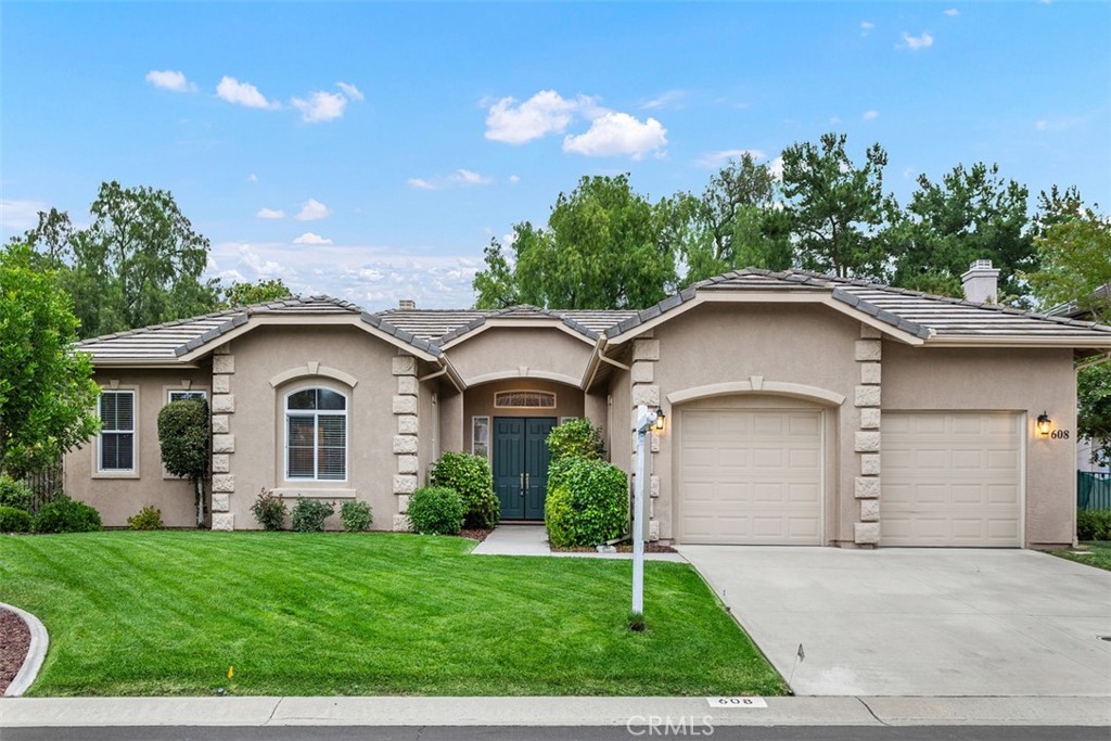 608 Inverlochy Drive Fallbrook, CA 92028 - Photo 45 of 52 a house view with a garden space