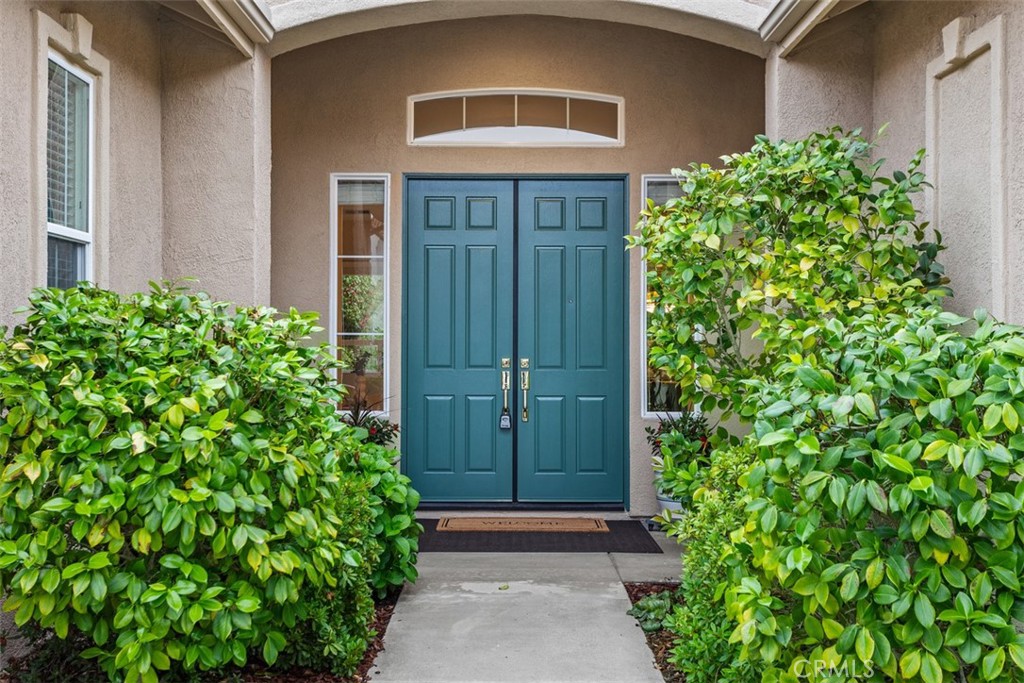608 Inverlochy Drive Fallbrook, CA 92028 - Photo 6 of 52 front view of a house with a yard