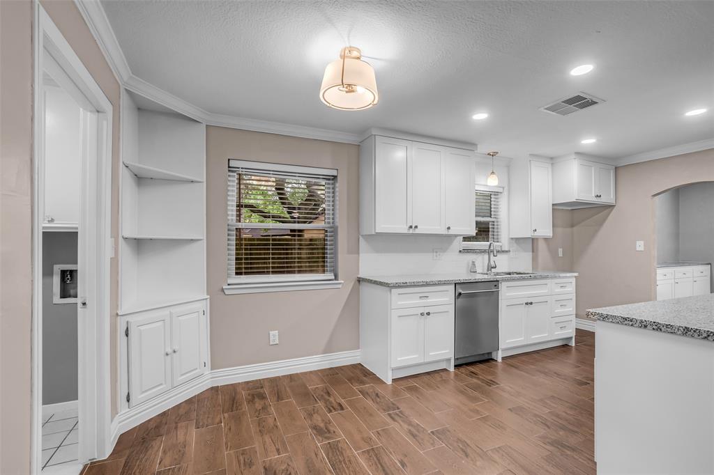 25703 Old Carriage Lane Spring, TX 77373 - Photo 11 of 25 Corner built-in perfect for this cozy breakfast area.