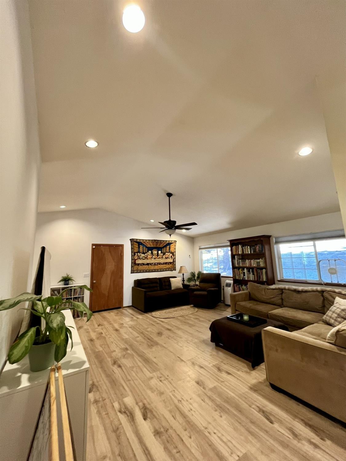 5635 Azalea Circle Pollock Pines, CA 95726 - Photo 6 of 20 Living room