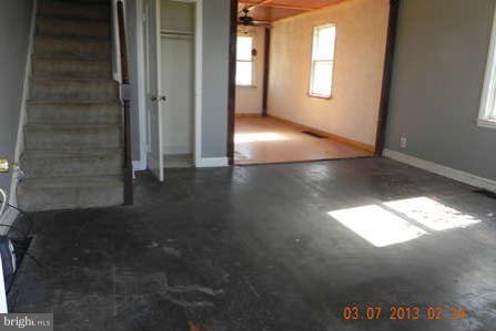 4317 Cortez Road Baltimore, MD 21225 - Photo 2 of 12 Living Room