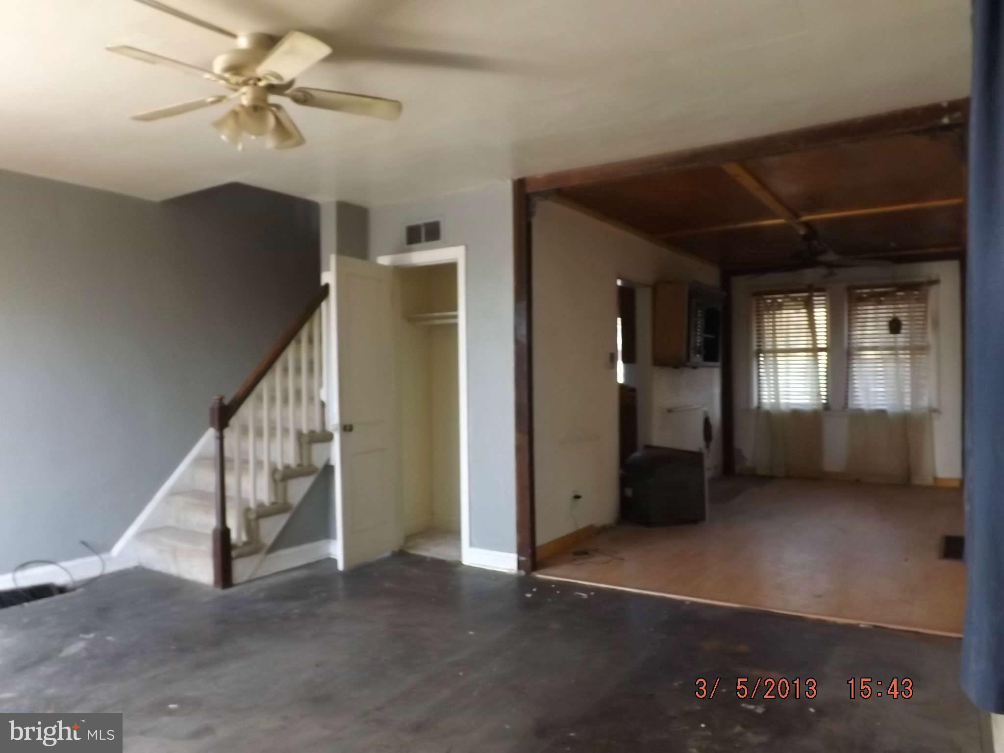4317 Cortez Road Baltimore, MD 21225 - Photo 3 of 12 Living Room
