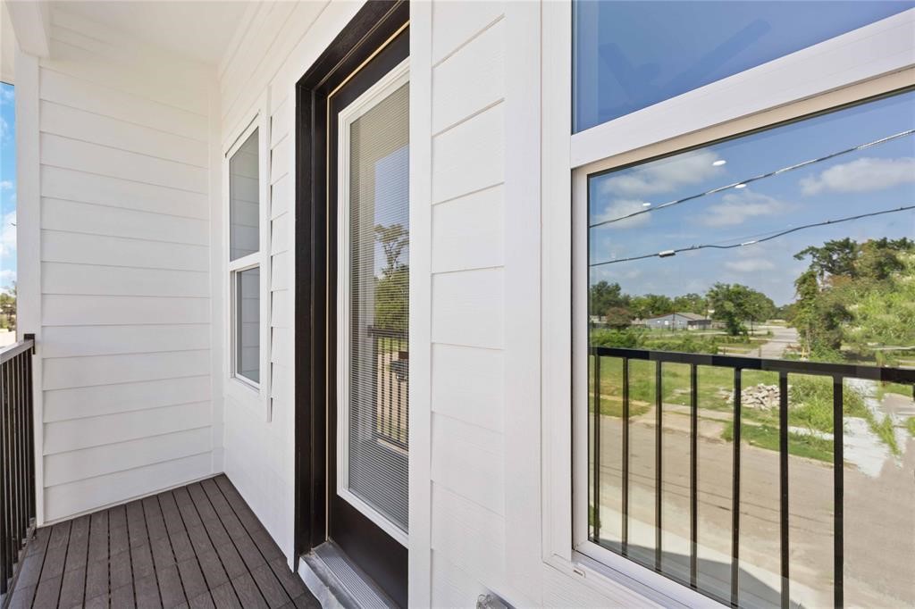 2118 Dan Street Houston, TX 77020 - Photo 31 of 35 a view of a balcony
