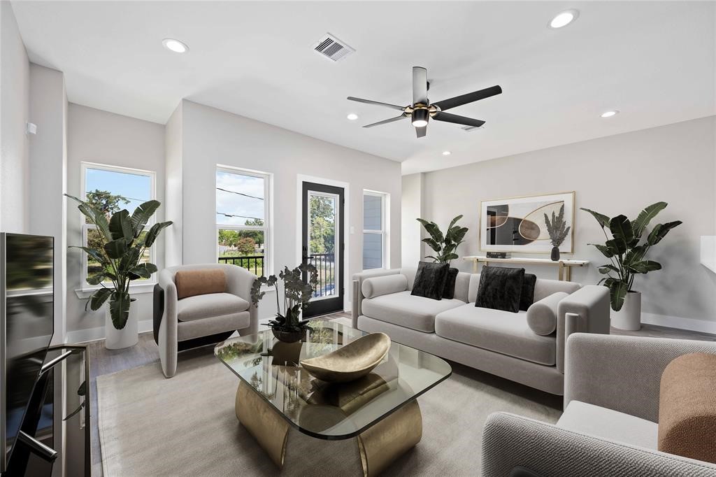 2118 Dan Street Houston, TX 77020 - Photo 4 of 35 a living room with furniture