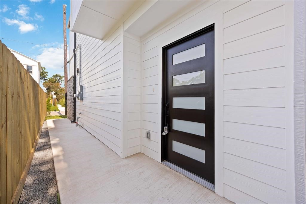 2118 Dan Street Houston, TX 77020 - Photo 9 of 35 a view of front door