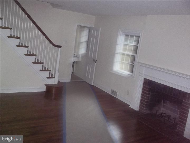 905 Ashbourne Road Cheltenham, PA 19012 - Photo 8 of 25 Living Room