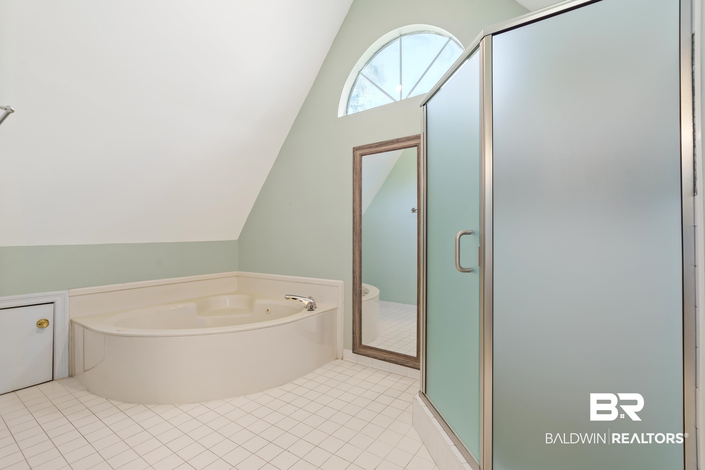 104 Hope Drive Daphne, AL 36526 - Photo 30 of 40 jetted tub and custom shower