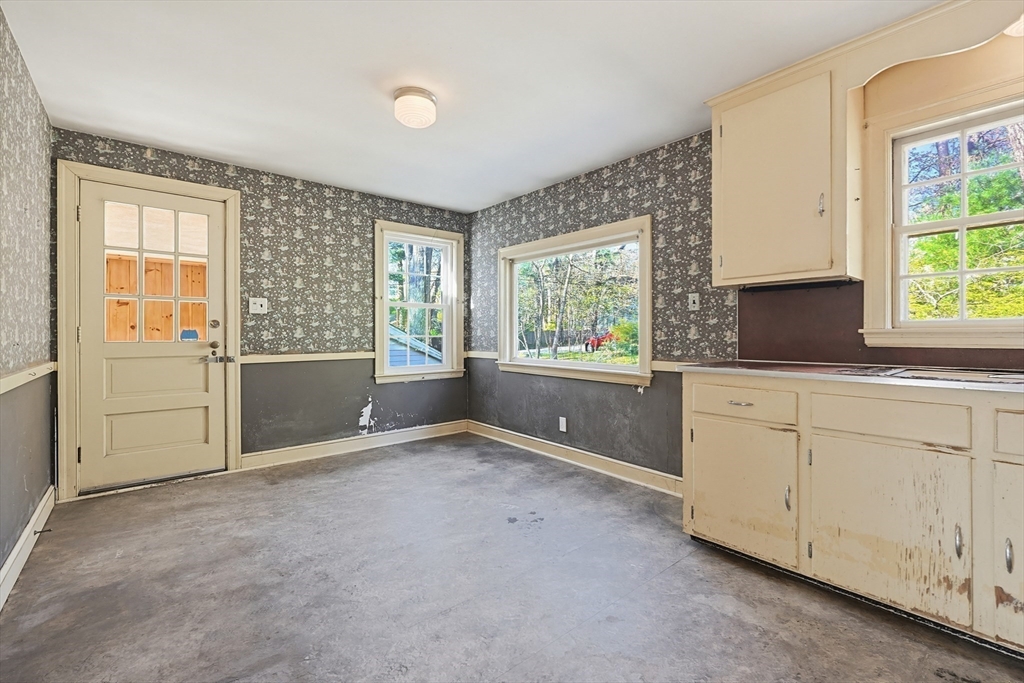 2 Perham Street Bedford, MA 01730 - Photo 9 of 39 Gallery Image 9