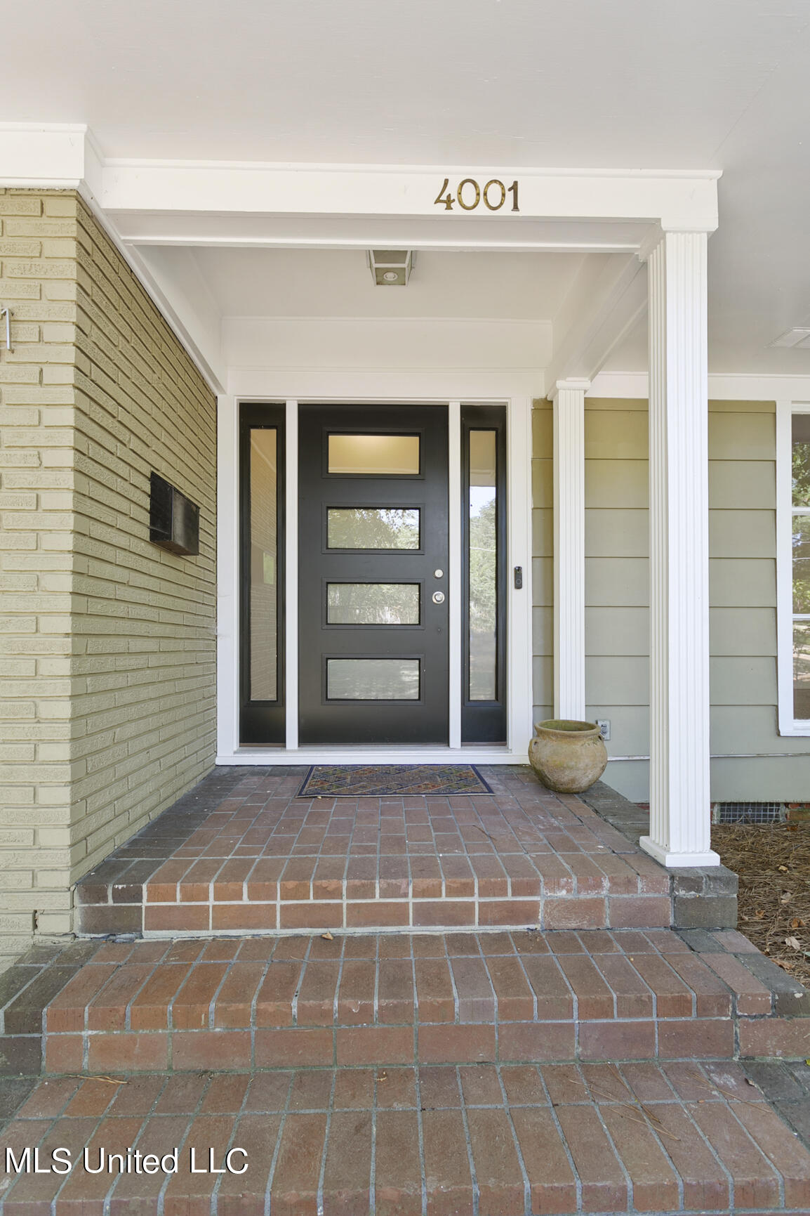 4001 Cabell Lane Jackson, MS 39206 - Photo 2 of 31 2