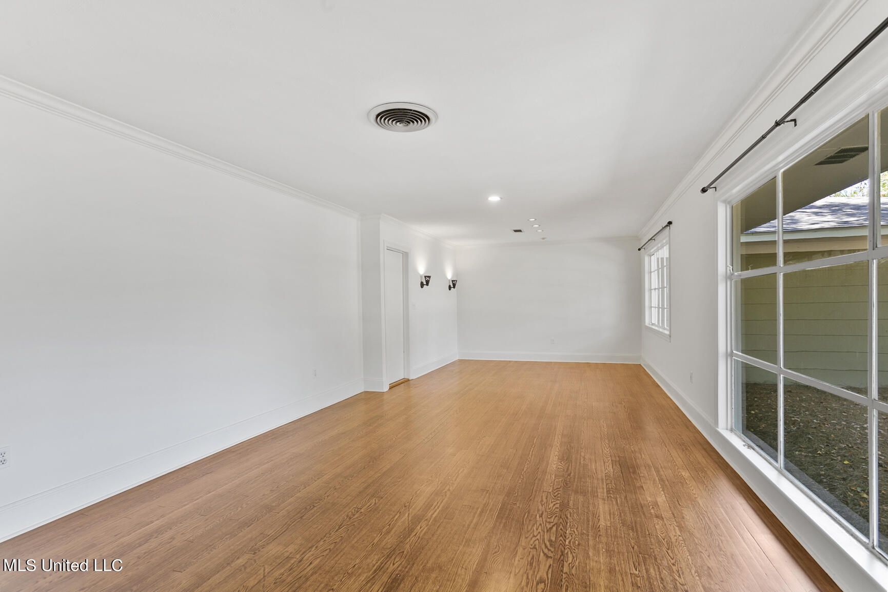 4001 Cabell Lane Jackson, MS 39206 - Photo 3 of 31 3