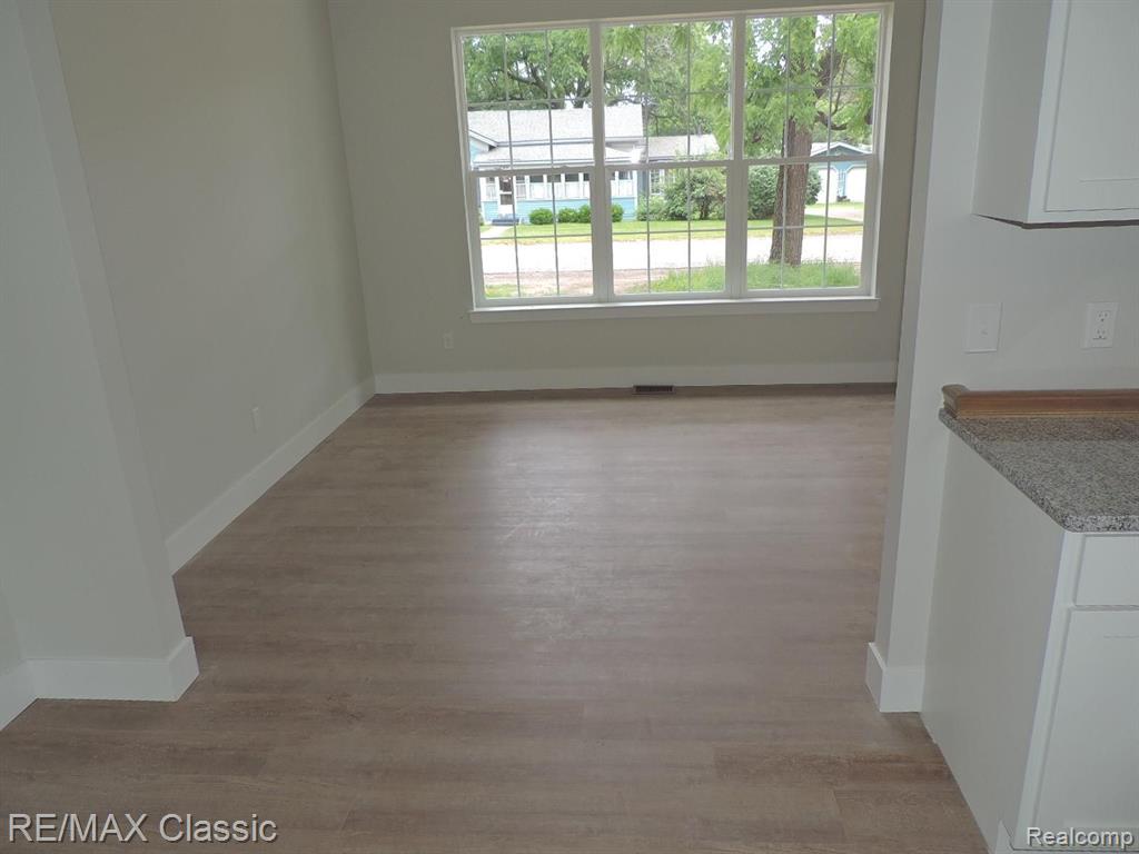 623 West Commerce Road Commerce Township, MI 48382 - Photo 2 of 20