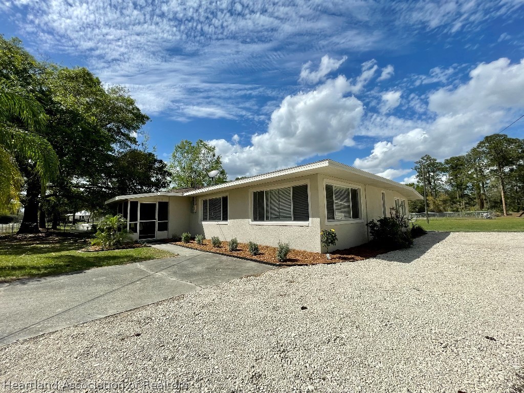 1720 Gardenia Road Sebring, FL 33875 - Photo 2 of 25 Gallery Image 2