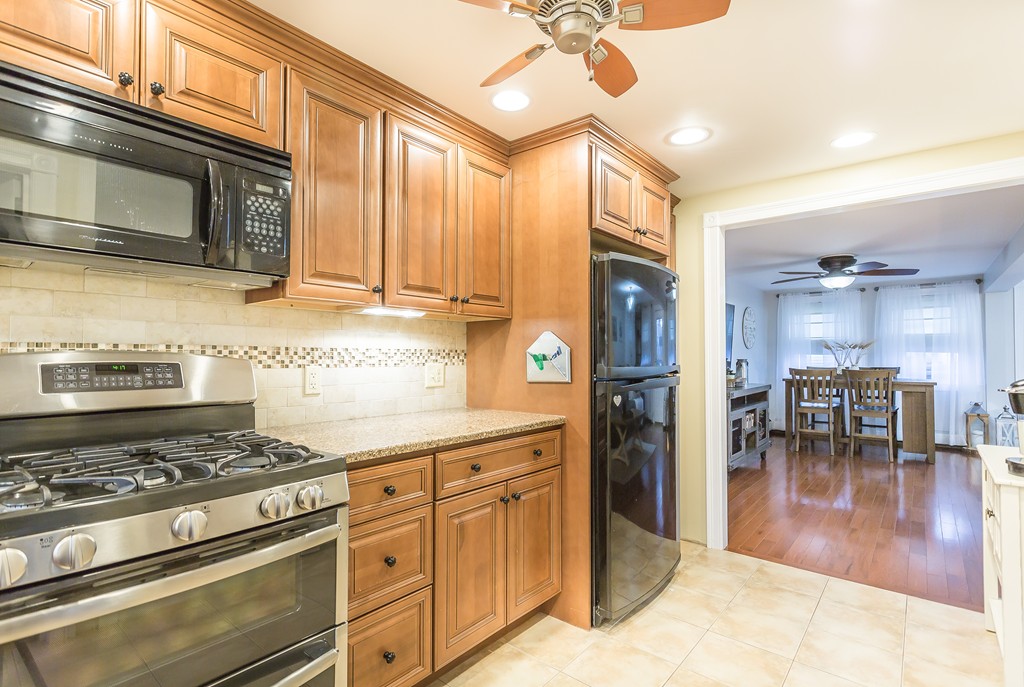 62 Ripley Street Somerset, MA 02725 - Photo 8 of 17 Gallery Image 8