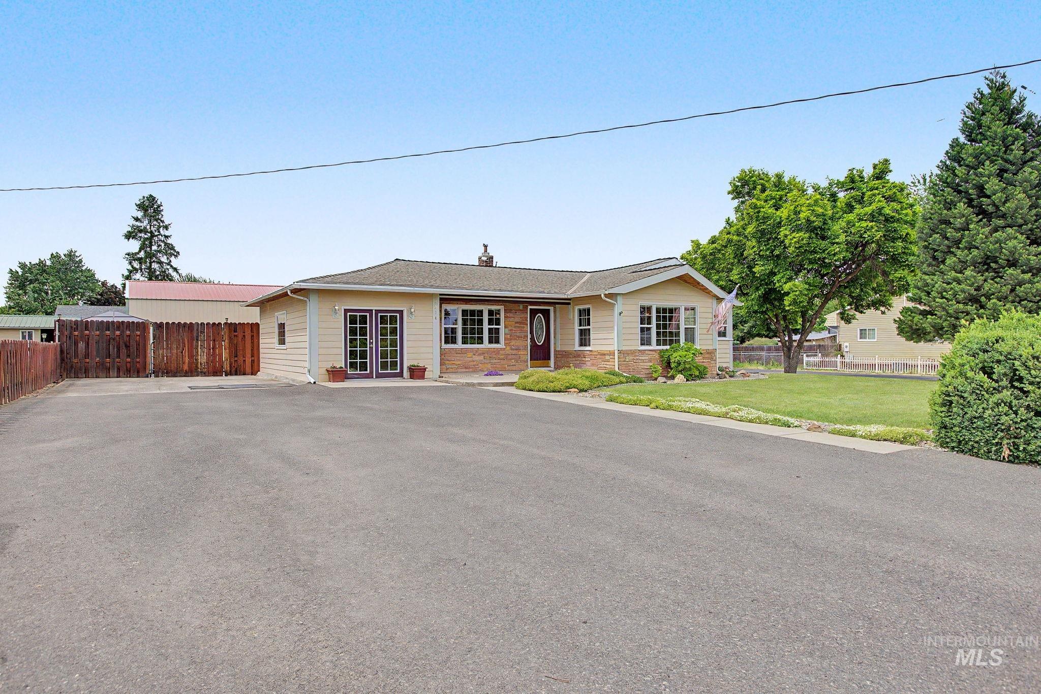 3314 6th Street Lewiston, ID 83501 - Photo 1 of 50 Ranch-style residence featuring a combination of brick and horizontal siding