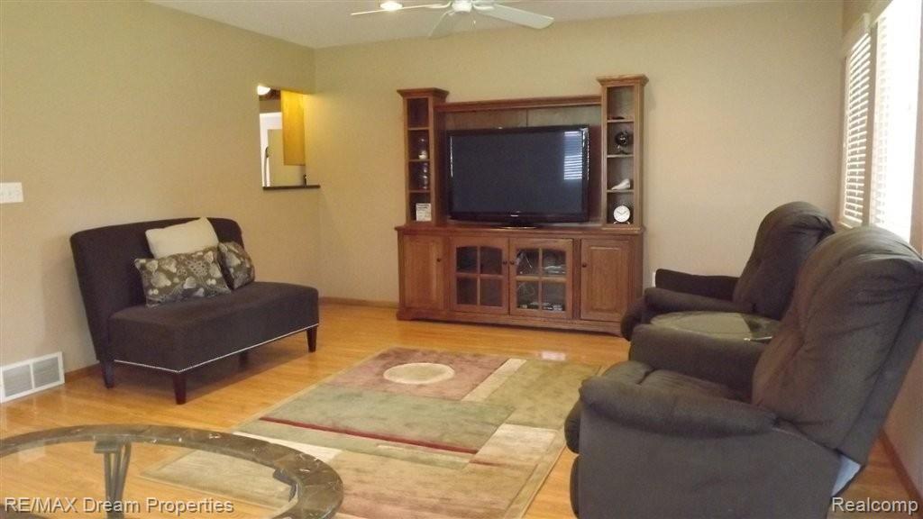 22709 Winfield Road Novi, MI 48375 - Photo 9 of 25 DSCF2688.JPG