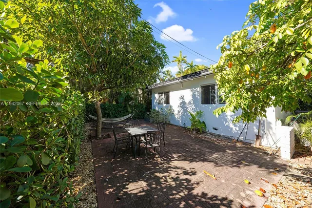 $1,365,000 | 500 Aragon Avenue, Coral Gables, FL 33134