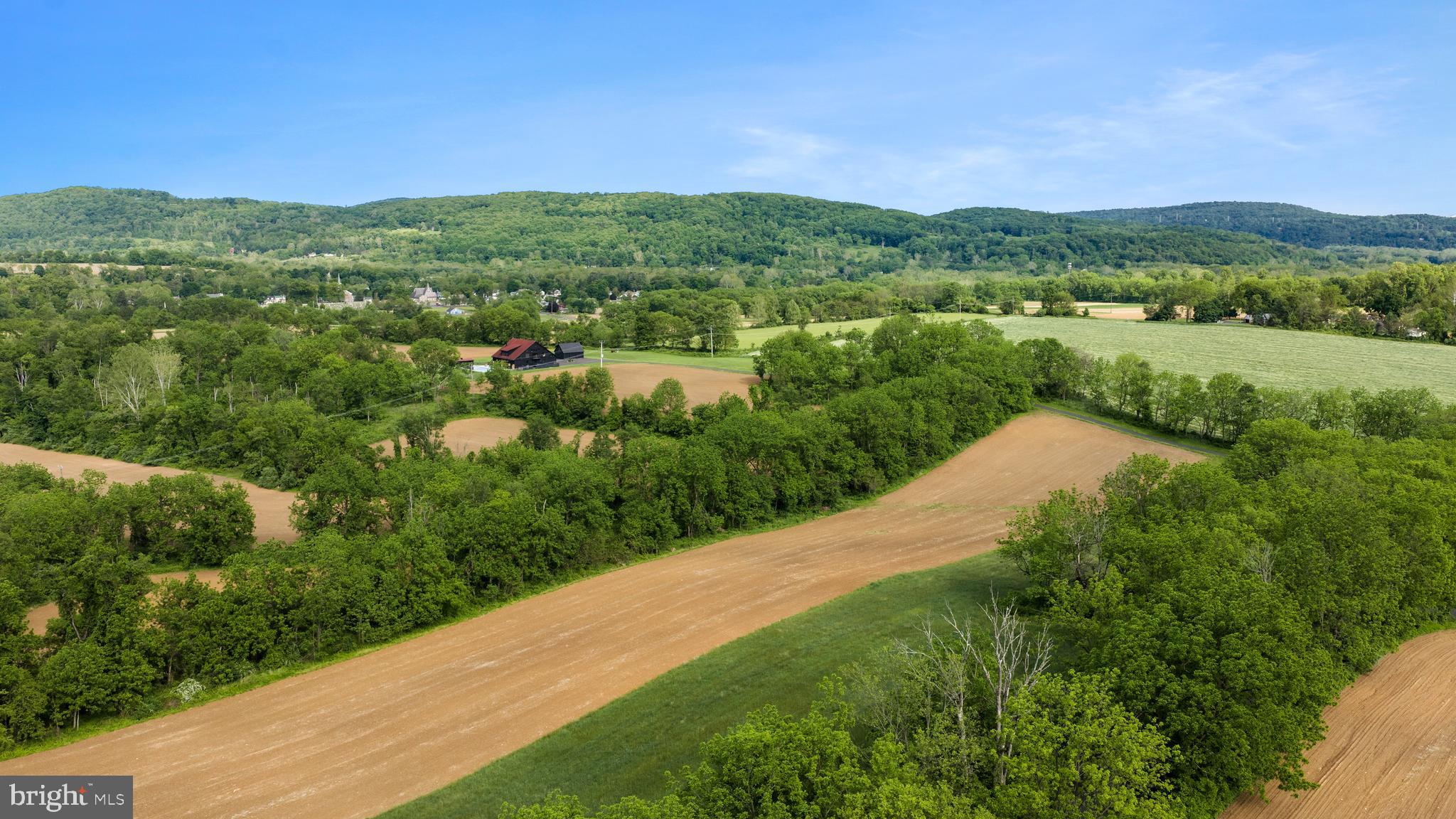 854 Spring Hill Road Riegelsville, PA 18077 - Photo 4 of 37