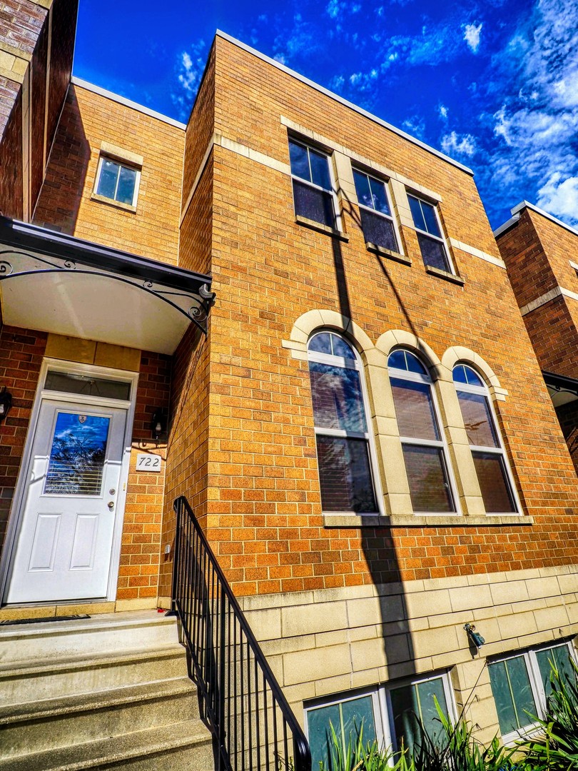 722 East Pershing Road Chicago, IL 60653 - Photo 1 of 26