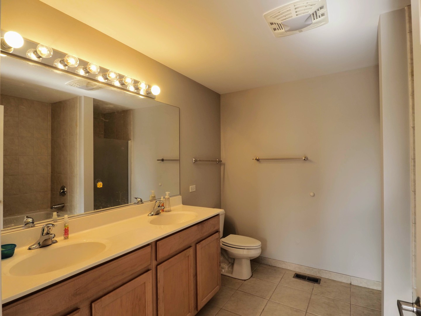 722 East Pershing Road Chicago, IL 60653 - Photo 12 of 26