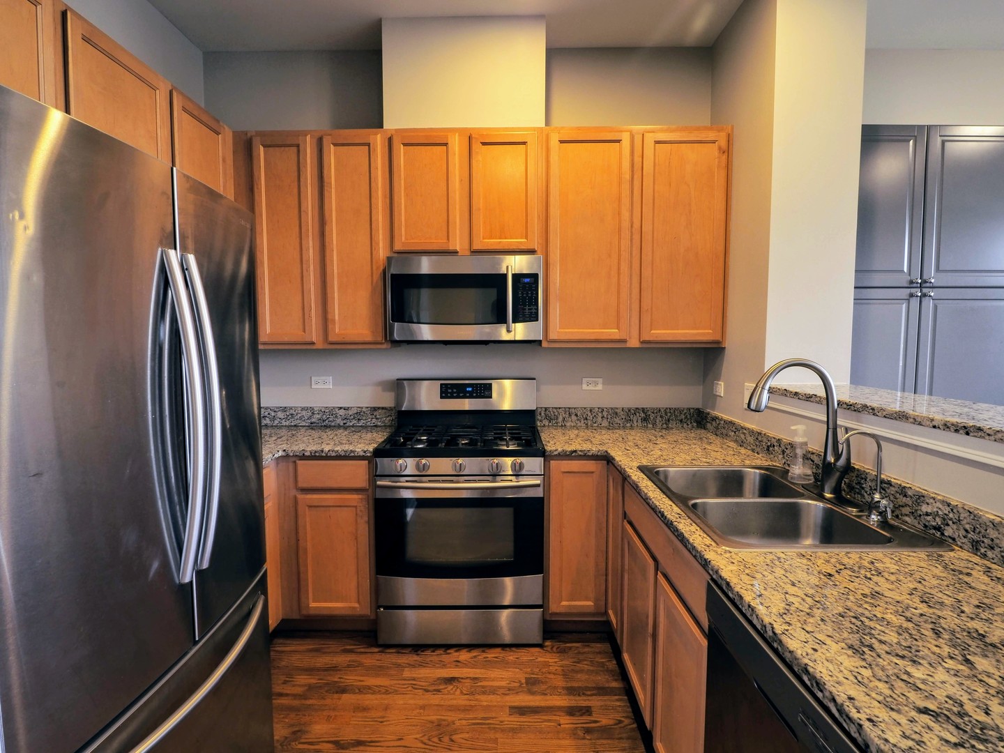 722 East Pershing Road Chicago, IL 60653 - Photo 5 of 26