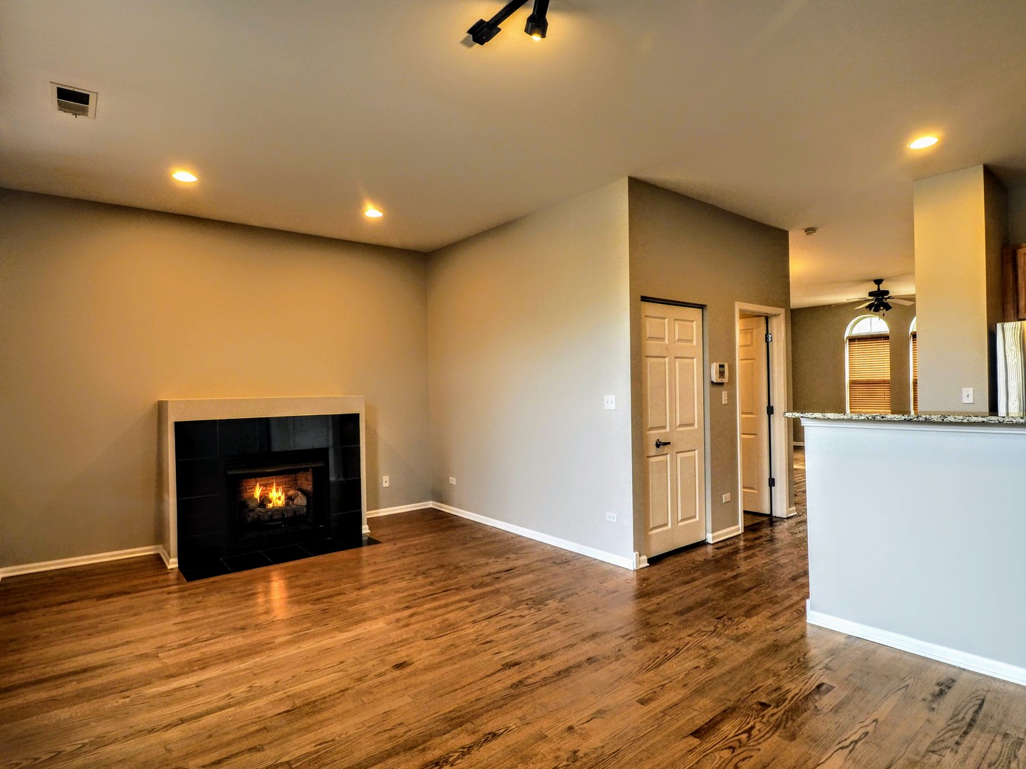 722 East Pershing Road Chicago, IL 60653 - Photo 9 of 26