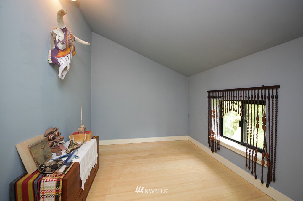 7587 Bailey Road Clinton, WA 98236 - Photo 11 of 25 Gallery Image 11