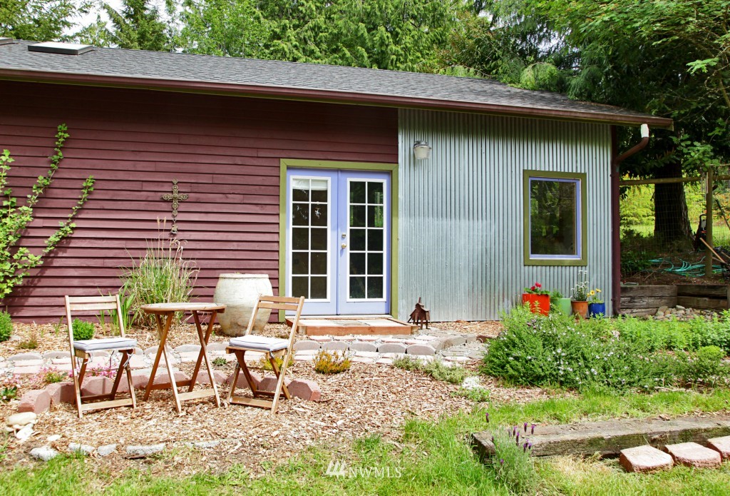 7587 Bailey Road Clinton, WA 98236 - Photo 18 of 25 Gallery Image 18