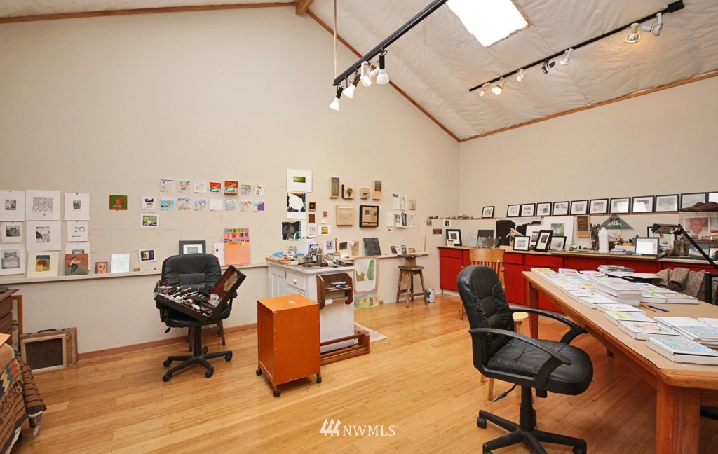 7587 Bailey Road Clinton, WA 98236 - Photo 19 of 25 Gallery Image 19