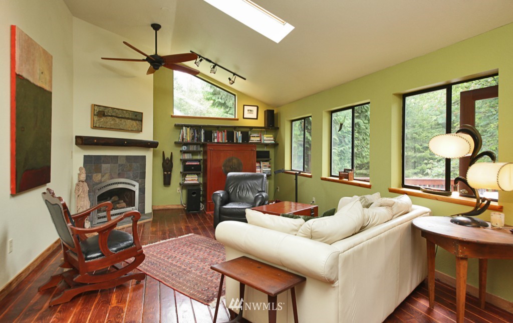7587 Bailey Road Clinton, WA 98236 - Photo 3 of 25 Gallery Image 3