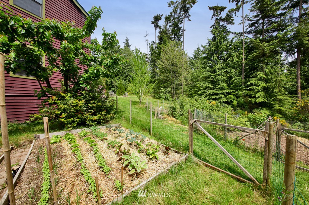 7587 Bailey Road Clinton, WA 98236 - Photo 21 of 25 Gallery Image 21