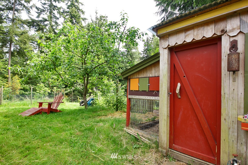 7587 Bailey Road Clinton, WA 98236 - Photo 23 of 25 Gallery Image 23