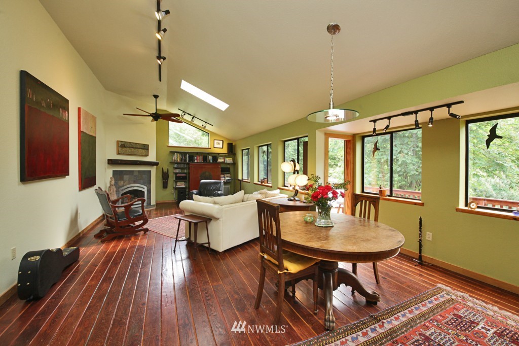 7587 Bailey Road Clinton, WA 98236 - Photo 4 of 25 Gallery Image 4