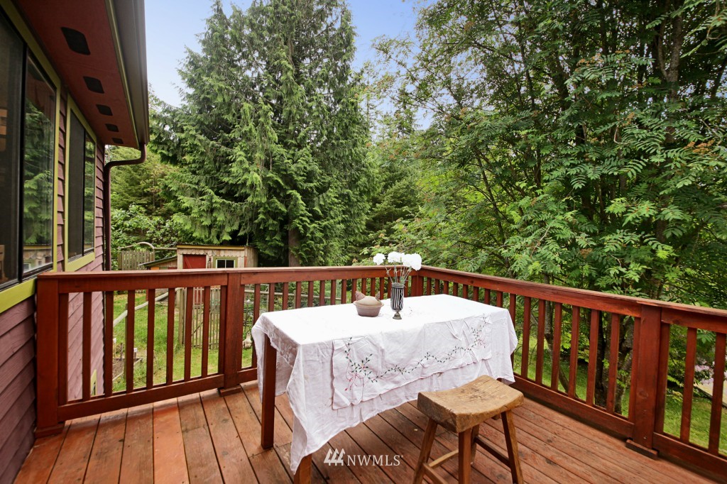 7587 Bailey Road Clinton, WA 98236 - Photo 6 of 25 Gallery Image 6
