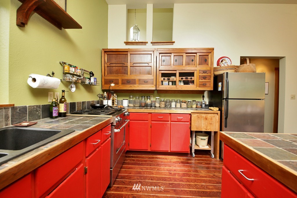 7587 Bailey Road Clinton, WA 98236 - Photo 7 of 25 Gallery Image 7