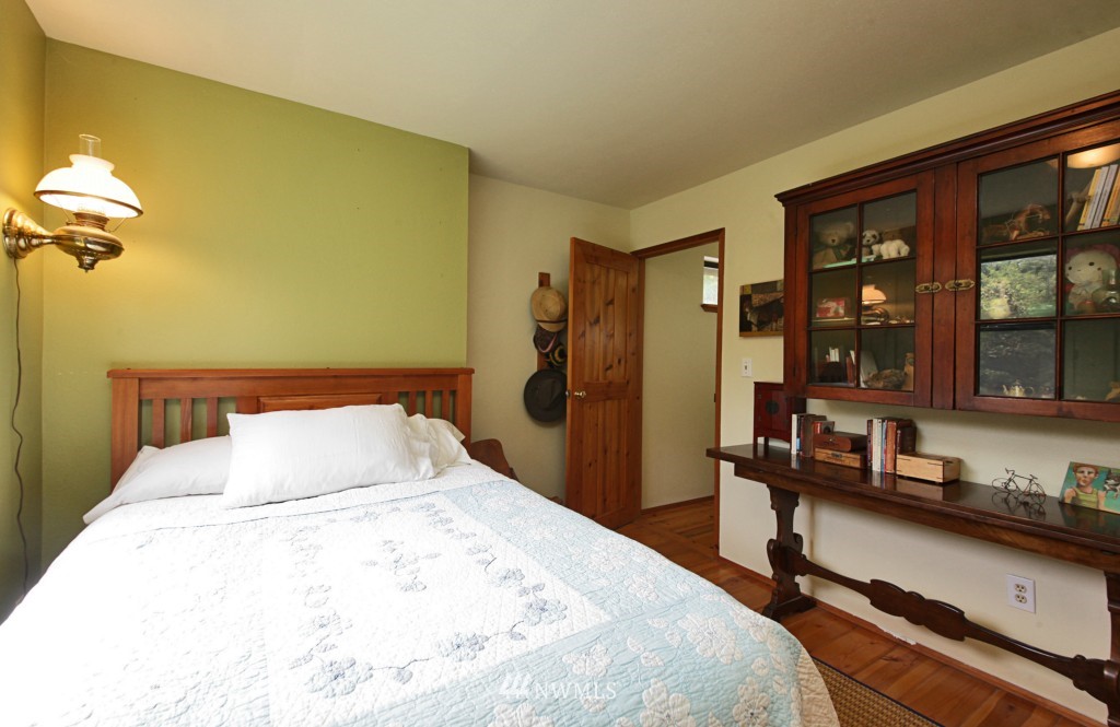 7587 Bailey Road Clinton, WA 98236 - Photo 8 of 25 Gallery Image 8