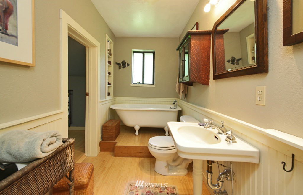 7587 Bailey Road Clinton, WA 98236 - Photo 10 of 25 Gallery Image 10