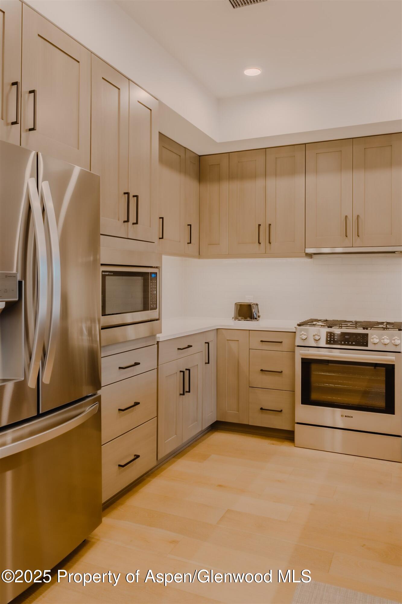 220 Lewis Lane Basalt, CO 81621 - Photo 7 of 62 220_LewisLn_Kitchen_2N1A1307-HDR