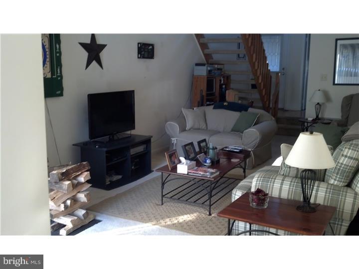 36 Needham Way, Unit D Princeton, NJ 08540 - Photo 3 of 5 Living Room