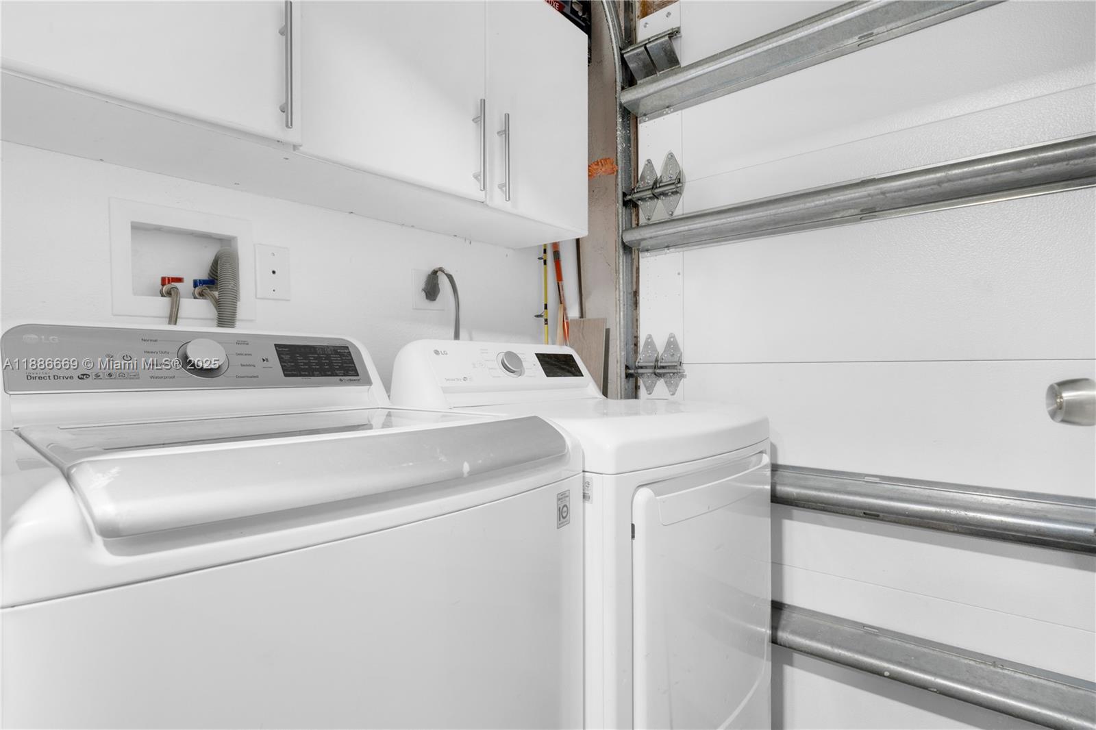 11126 Southwest 148th Place Miami, FL 33196 - Photo 32 of 33 a utility room with dryer and washer