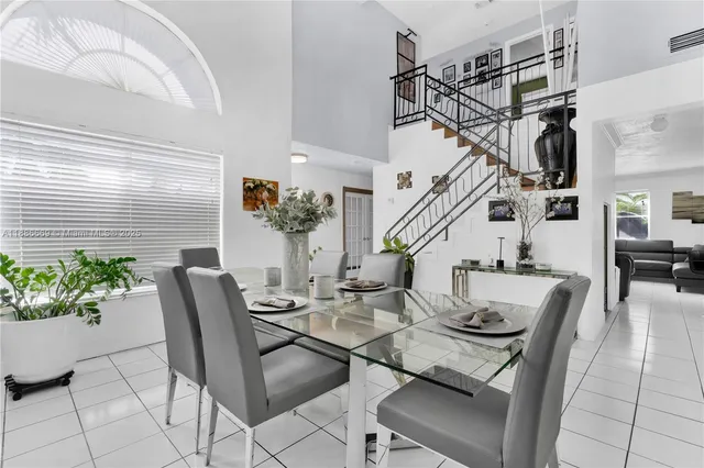 a view of a livingroom and dining room