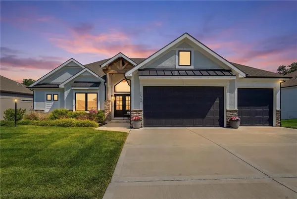 $755,000 | 14790 Thousand Oaks Place, Parkville, MO 64152