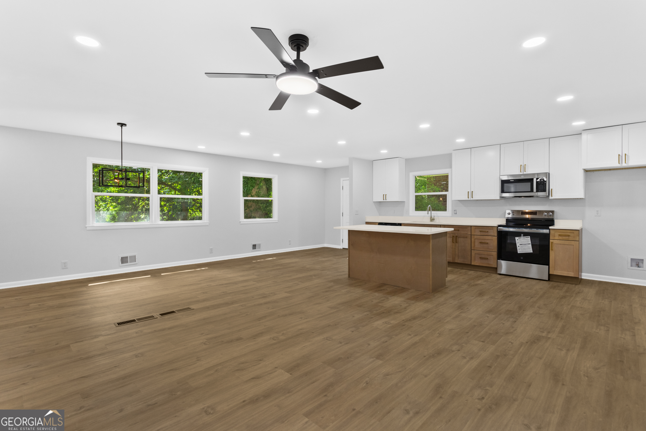471 Mt Vista Road Stone Mountain, GA 30087 - Photo 2 of 15