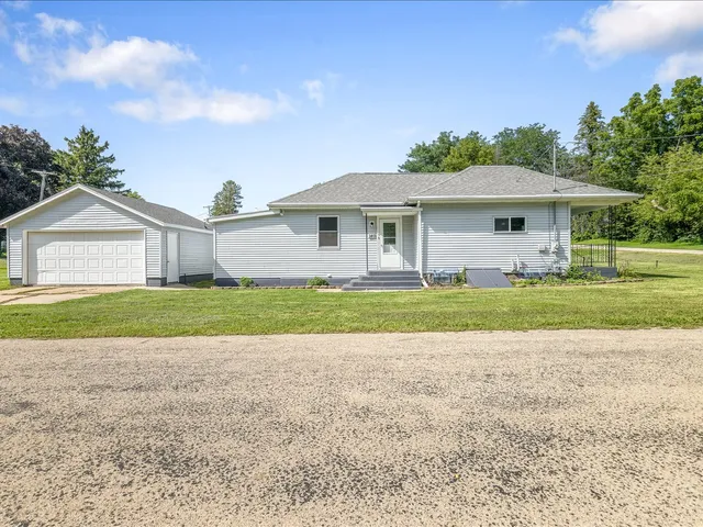 $149,850 | 140 East Walnut Street, Cedarville, IL 61032