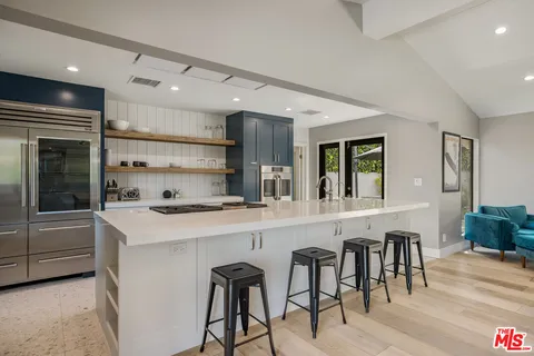 $2,995,000 | 8400 Mulholland Drive, Los Angeles, CA 90046