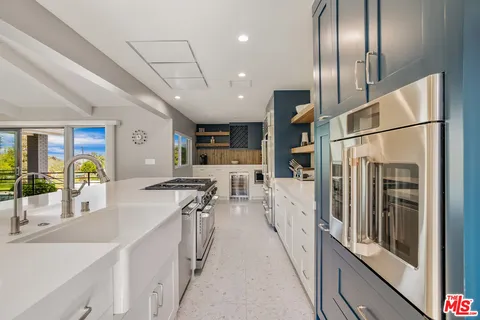 $2,995,000 | 8400 Mulholland Drive, Los Angeles, CA 90046