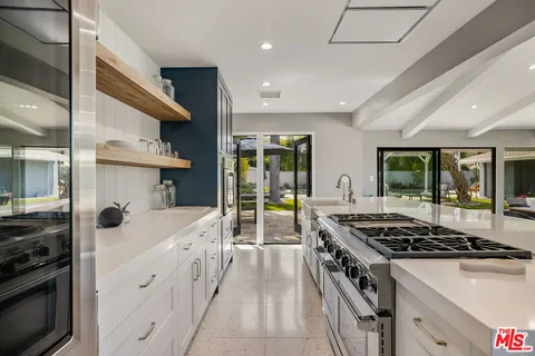 $2,995,000 | 8400 Mulholland Drive, Los Angeles, CA 90046