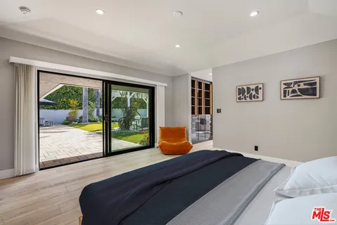 $2,995,000 | 8400 Mulholland Drive, Los Angeles, CA 90046